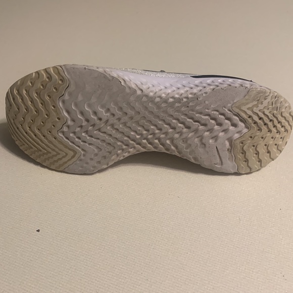 Nike Epic React Flyknit 2 Women’s Running Shoe - Picture 6 of 9